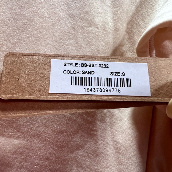 SKIMS BODYSUIT SMALL - Picture 3 of 3